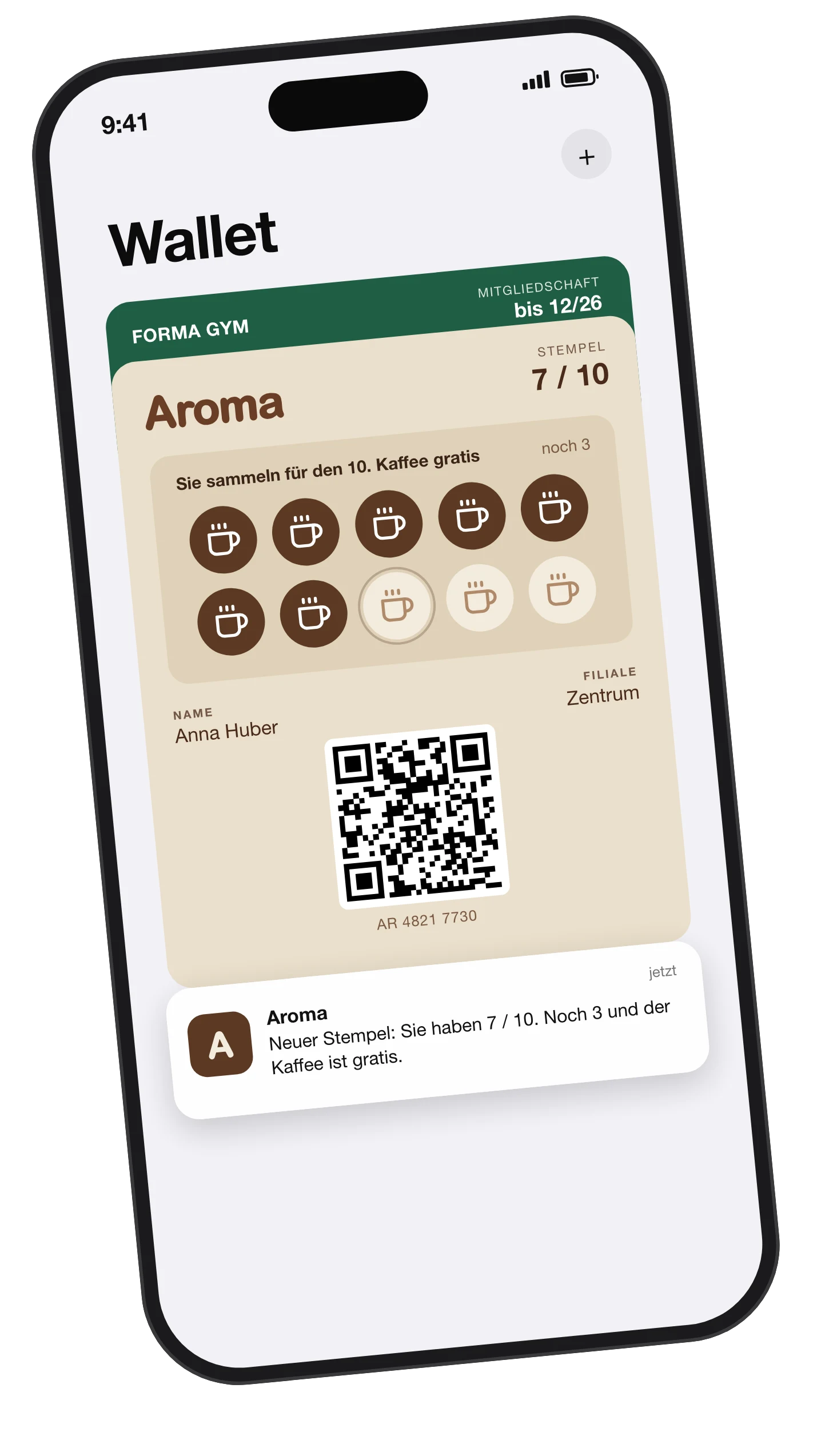 Handy mit der Kundenkarte des Cafés Aroma in Apple Wallet und einer Benachrichtigung über einen neuen Stempel